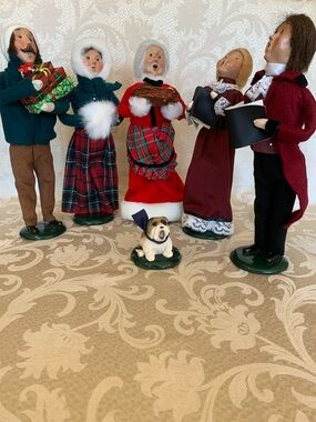 Holiday Caroler Figurine Set - Red and Green